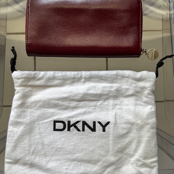 New DKNY Burgundy Saffiano Leather Bryant Park Zip Around Wallet - Picture 3 of 12